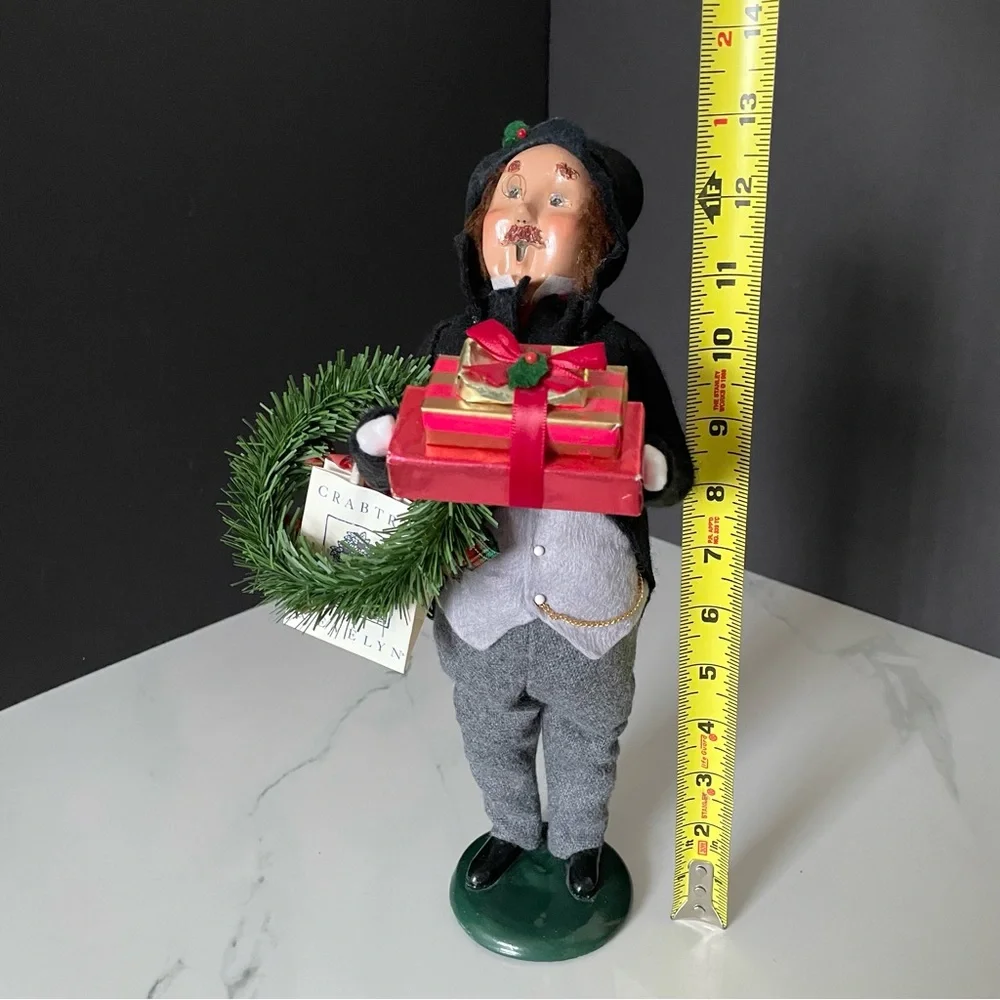 Holiday Shopper Man - Crabtree & Evelyn Caroler - Byer's Choice